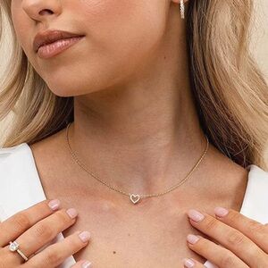 NWT gold chain heart necklace